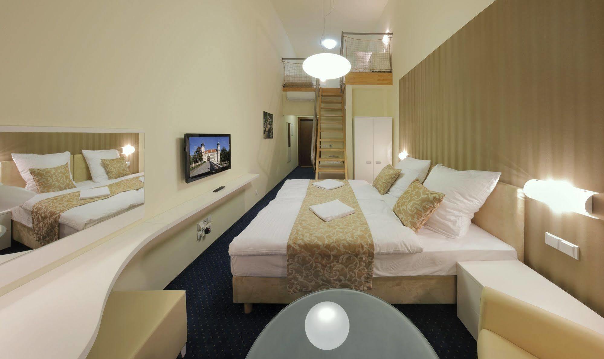 Esmarin Wellness Hotel Mnisek pod Brdy Luaran gambar